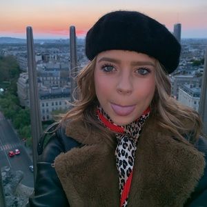 Meet your Posher, Elodi